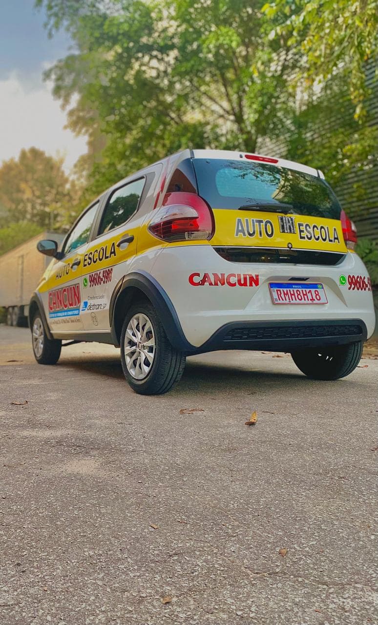 Veículo da Auto Escola Cancun usado nas aulas práticas